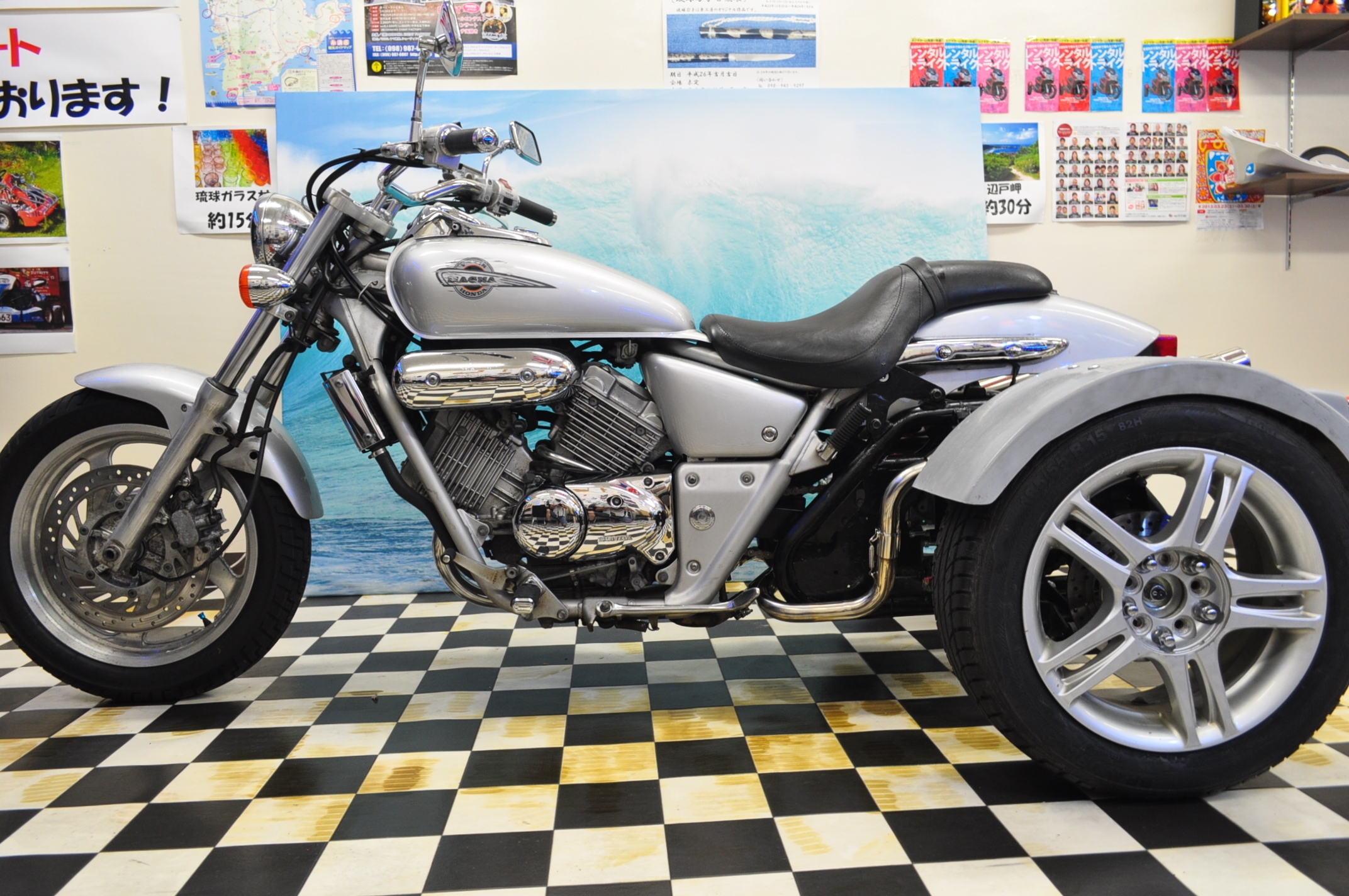 レンタカーより沖縄観光ならレンタルトライクでV-ツインマグナ250トライクを！